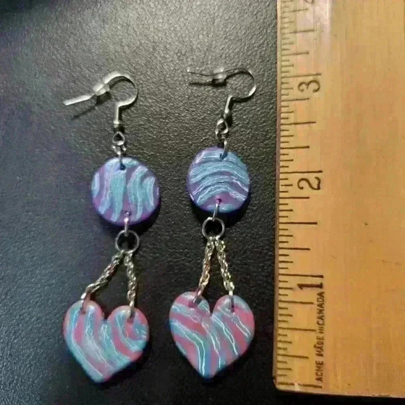 Y2K Bratz style purple, pink, & metallic  blue marble heart and chain earrings - Picture 9 of 11